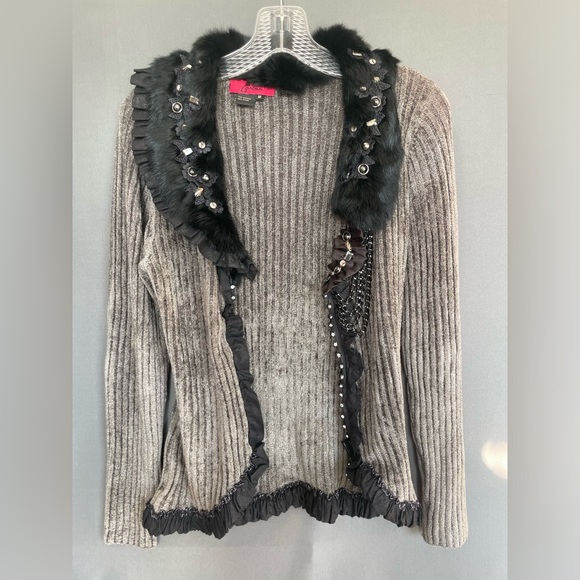 CARINA SZ Medium faux fur bedazzled cardigan with chain, ruffle and bead details - Picture 2 of 12